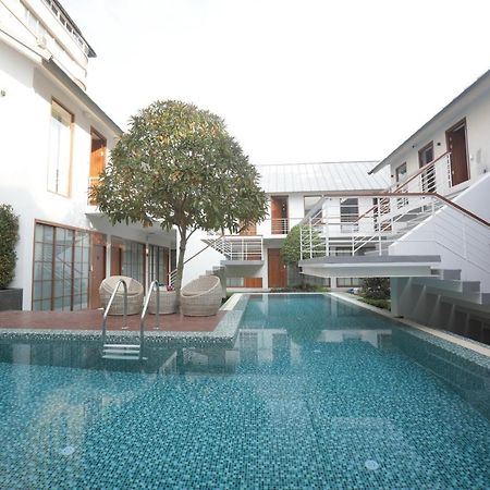 Four O'Clock Hotel Chiang Mai Exterior photo