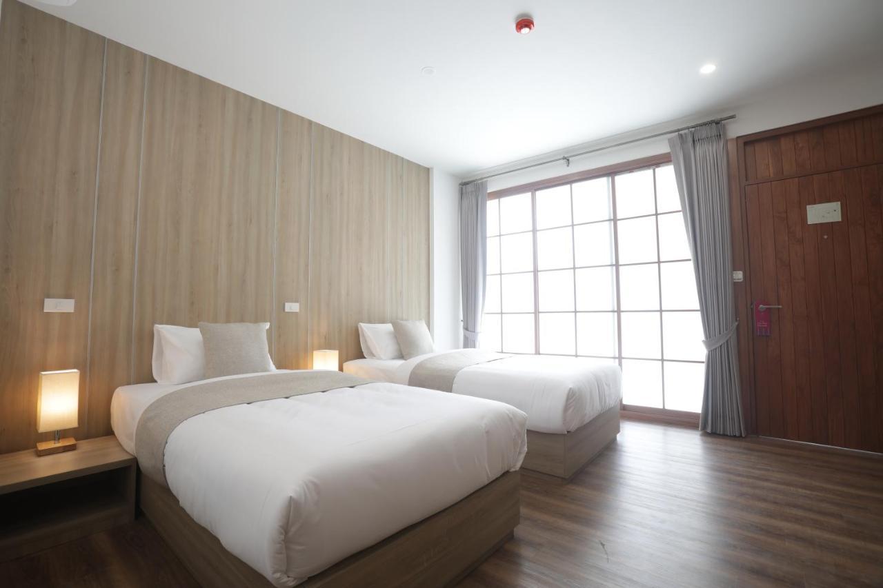 Four O'Clock Hotel Chiang Mai Exterior photo