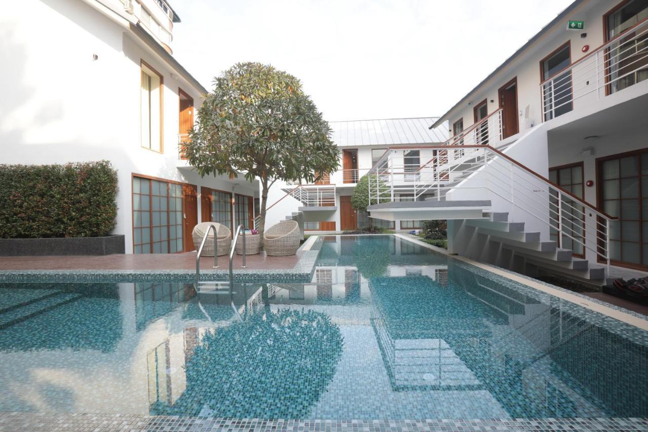 Four O'Clock Hotel Chiang Mai Exterior photo