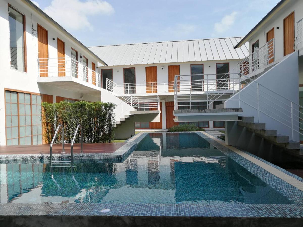 Four O'Clock Hotel Chiang Mai Exterior photo