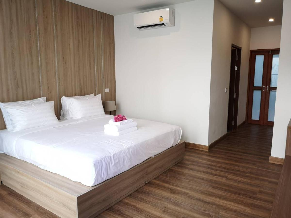 Four O'Clock Hotel Chiang Mai Exterior photo