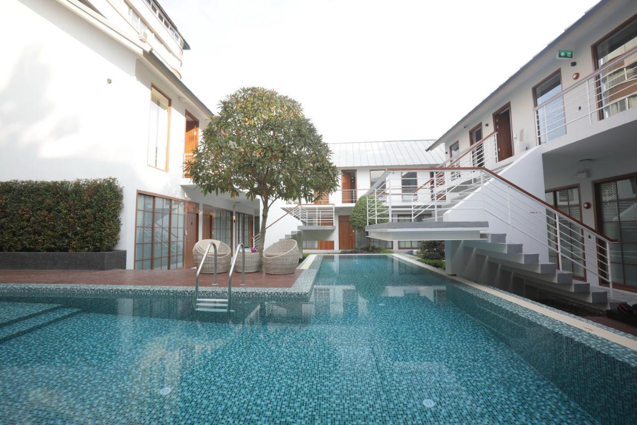 Four O'Clock Hotel Chiang Mai Exterior photo