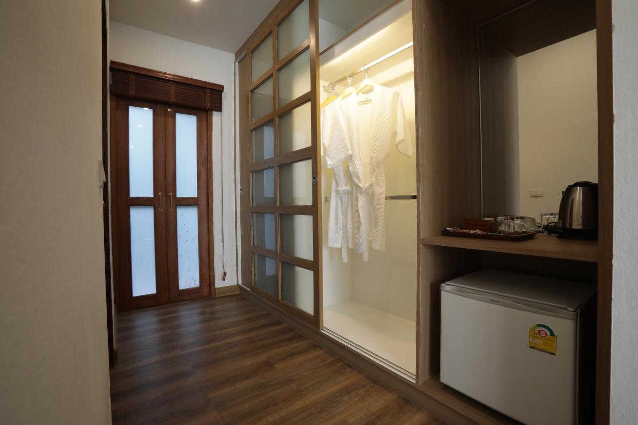 Four O'Clock Hotel Chiang Mai Exterior photo