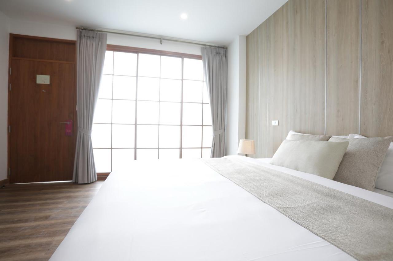 Four O'Clock Hotel Chiang Mai Exterior photo